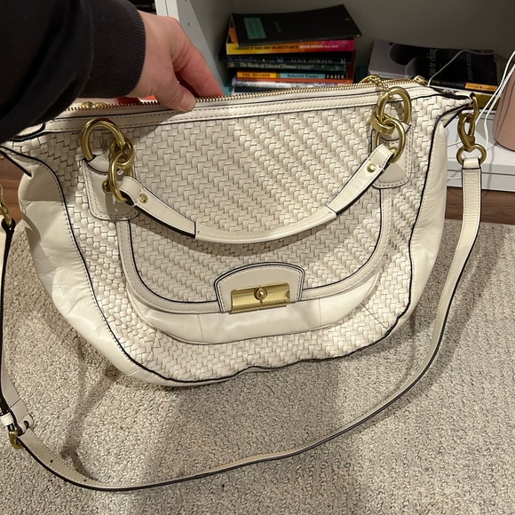 Medium braided coach shoulder bag, like new condition - Picture 3 of 4